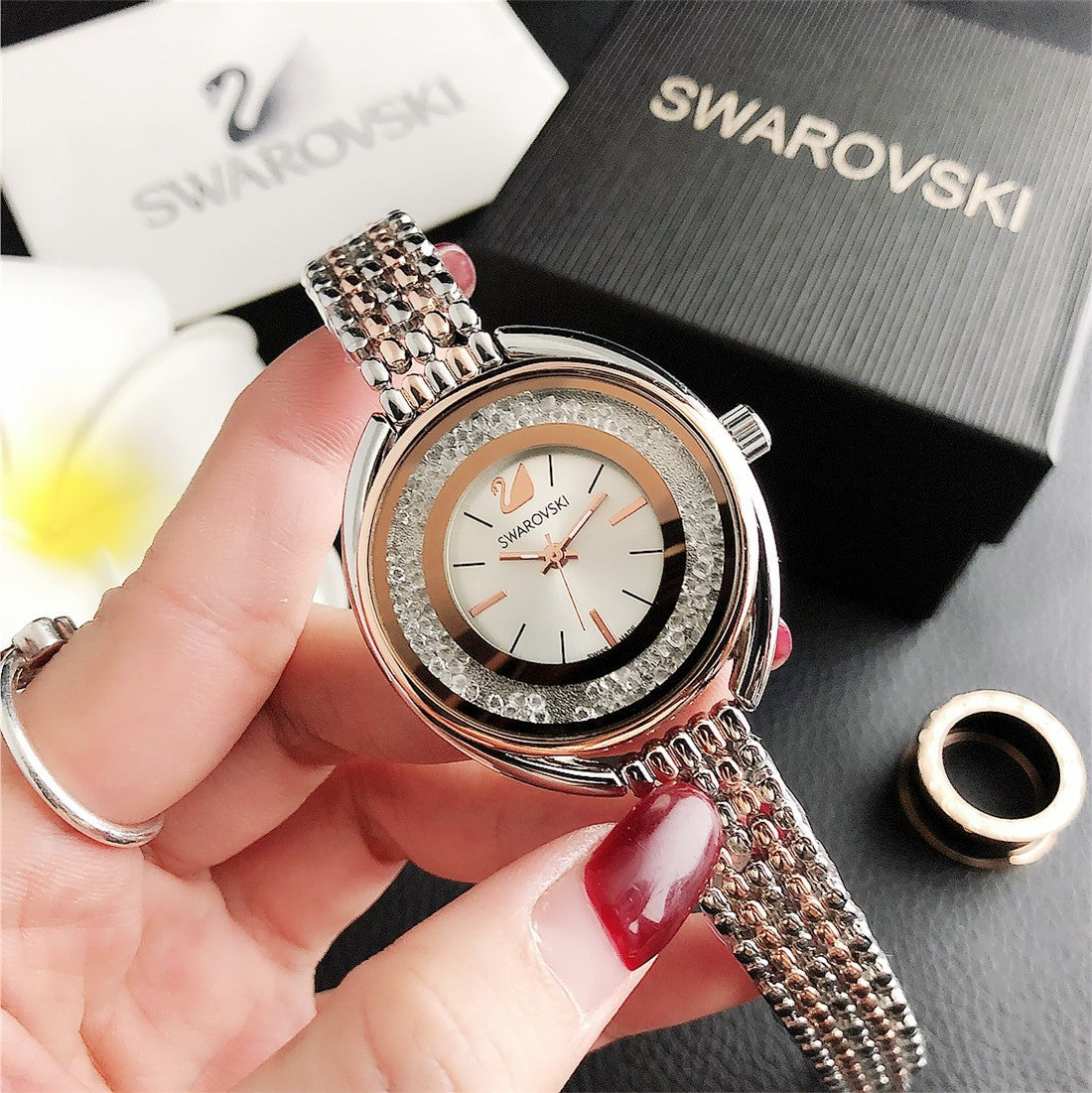 Armbåndsur til kvinder med perlearmbånd og glitrende urskive