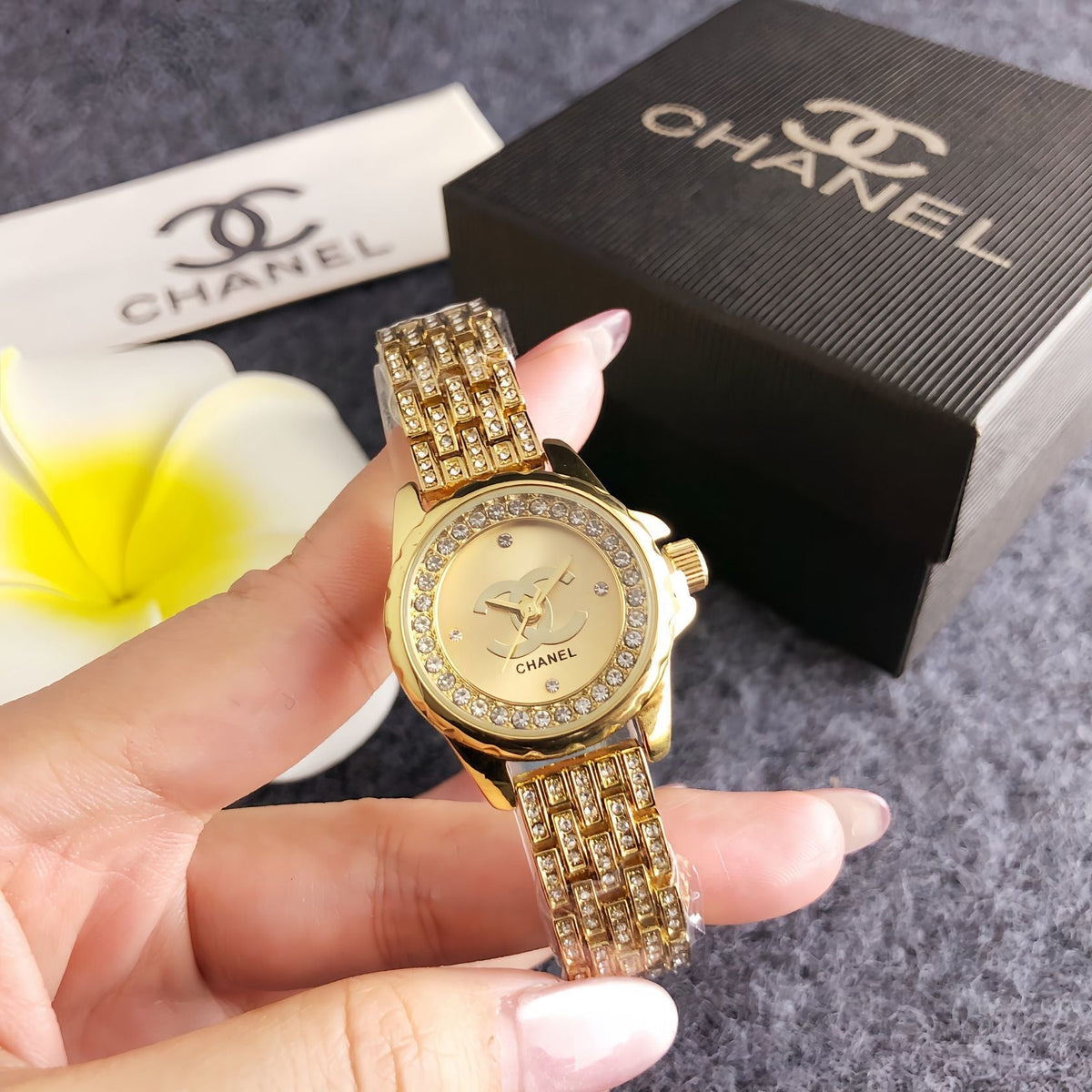 Women's Round Crystal Bezel Analog Watch