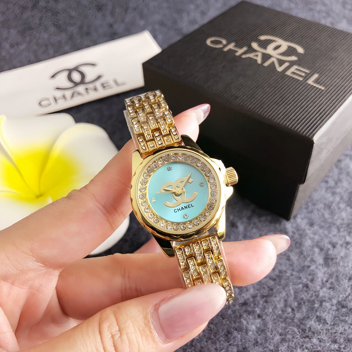 Women's Round Crystal Bezel Analog Watch