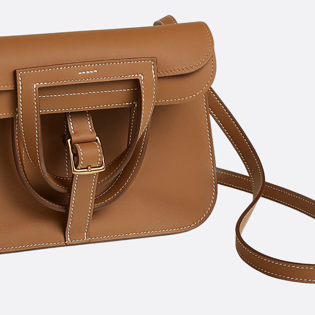 Mini crossbody-sadeltaske i glat læder til kvinder med flap