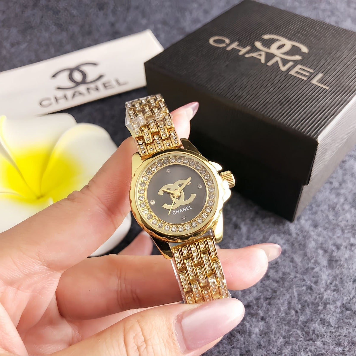 Women's Round Crystal Bezel Analog Watch