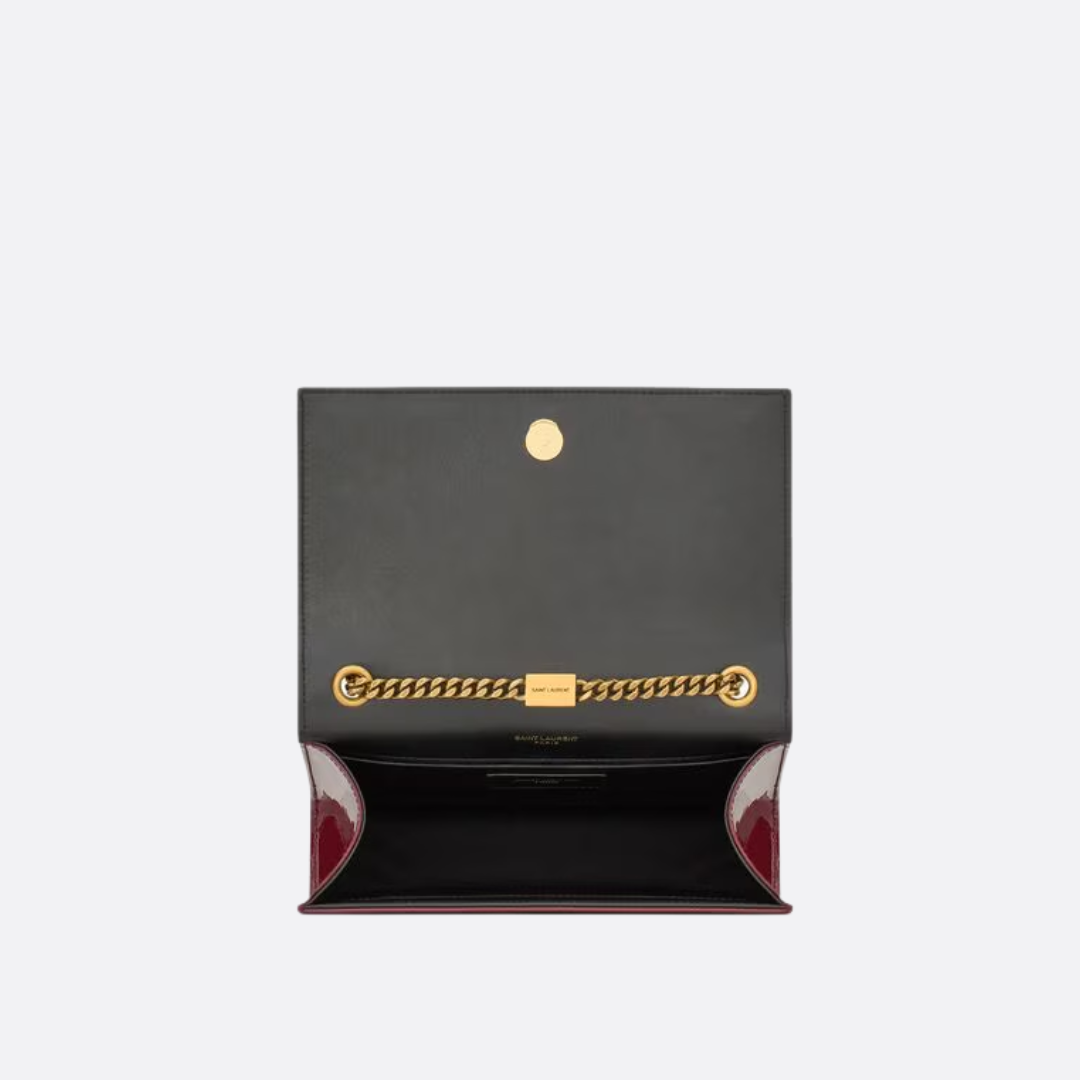 Lille crossbody-taske i laklæder med kæde til kvinder