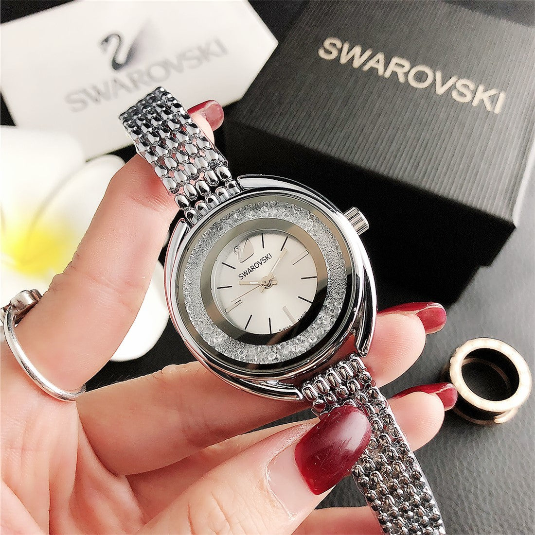 Armbåndsur til kvinder med perlearmbånd og glitrende urskive