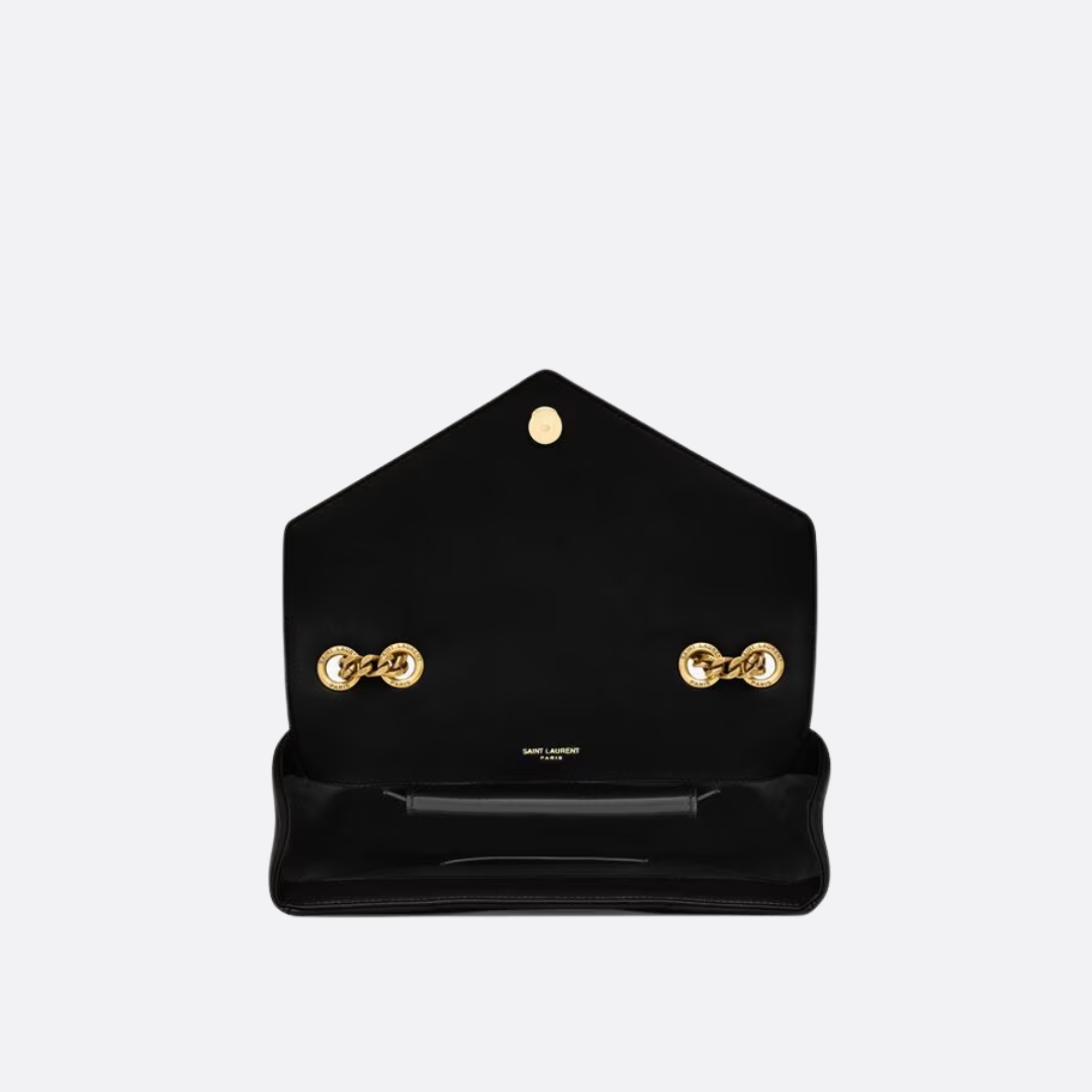 Sæt med quiltet crossbody-taske med kæde og sandaler til kvinder