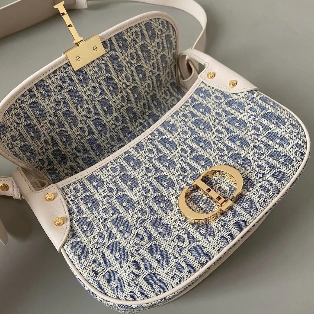 Crossbody-taske i jacquardlærred til kvinder med buet flap