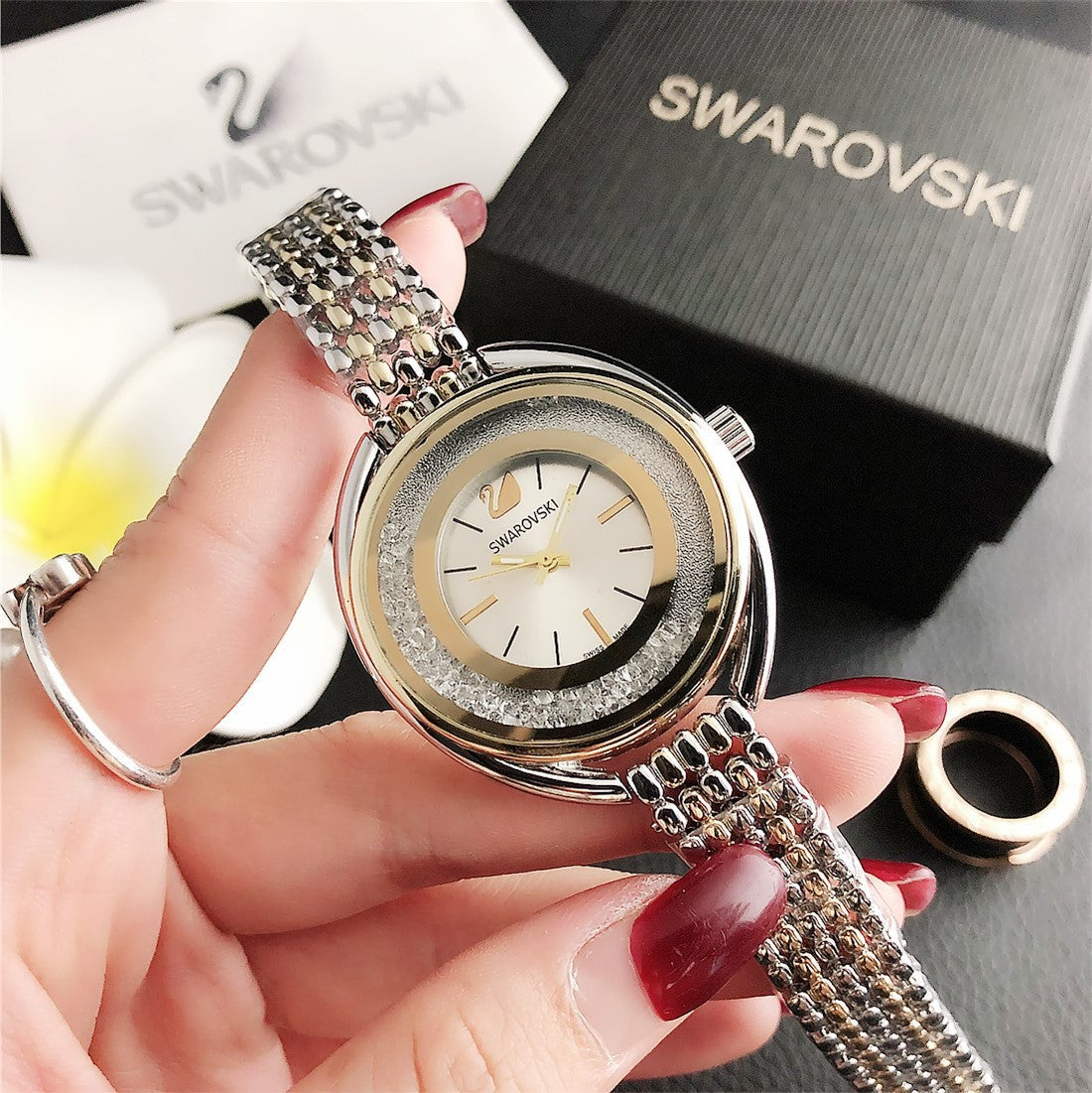 Armbåndsur til kvinder med perlearmbånd og glitrende urskive