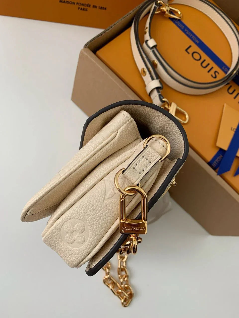 LV Pochette Métis East West