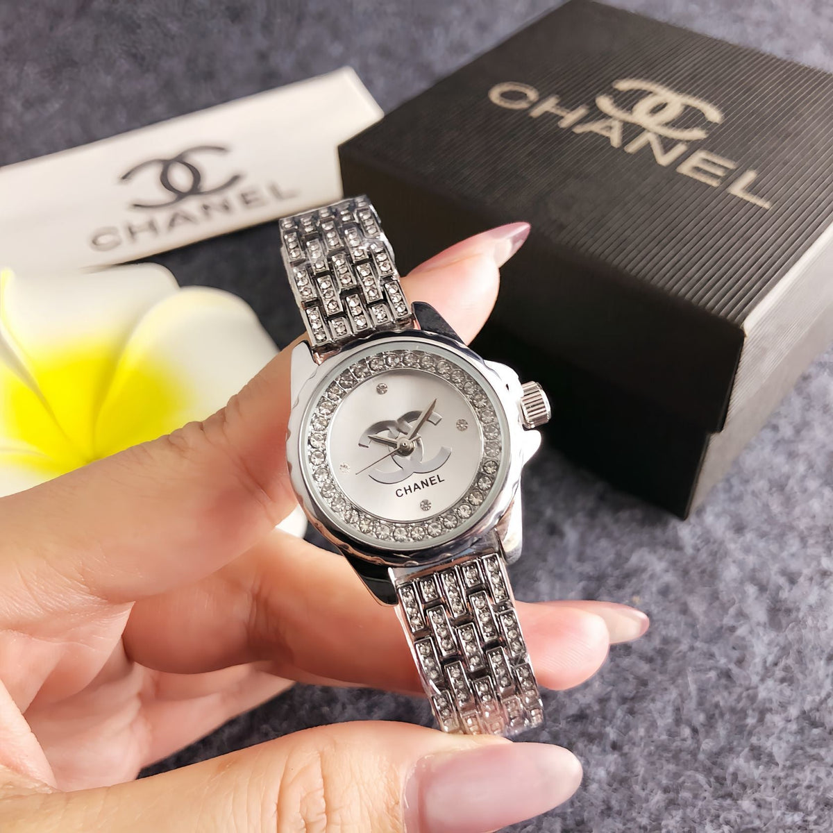 Women's Round Crystal Bezel Analog Watch