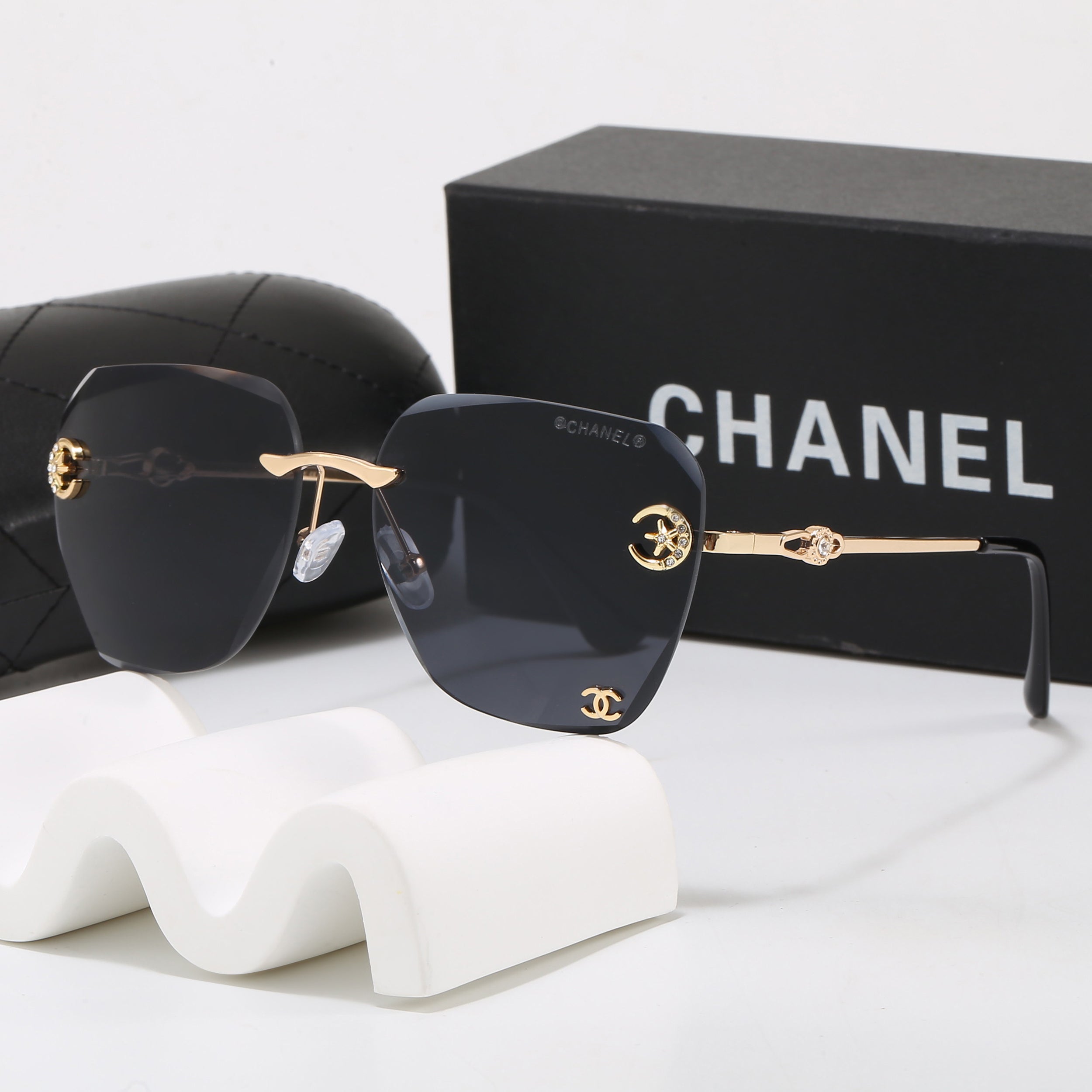 Timeless Style Sunglasses