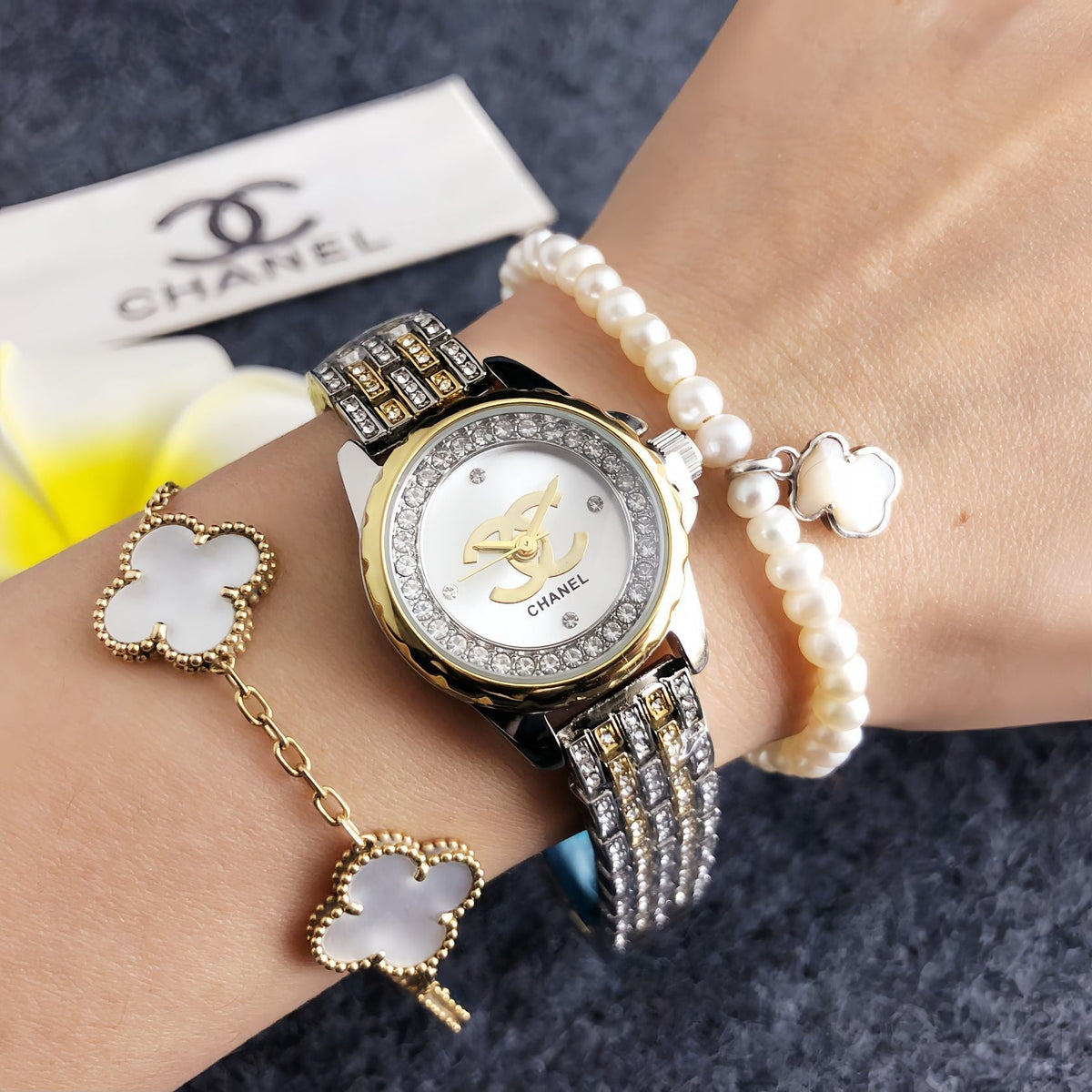Women's Round Crystal Bezel Analog Watch
