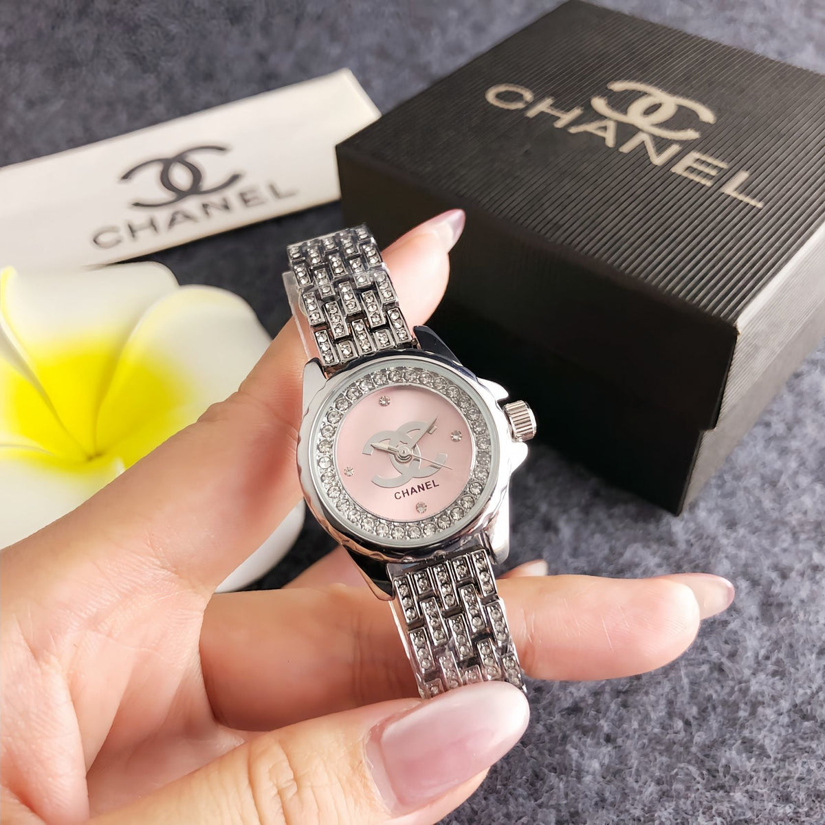 Women's Round Crystal Bezel Analog Watch