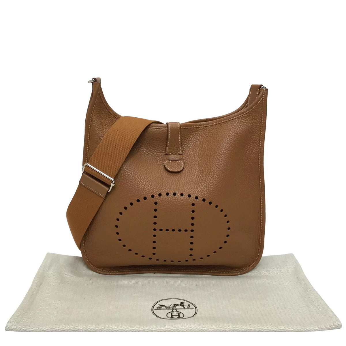 Crossbody-sadeltaske til kvinder med flap og dekorative stikninger