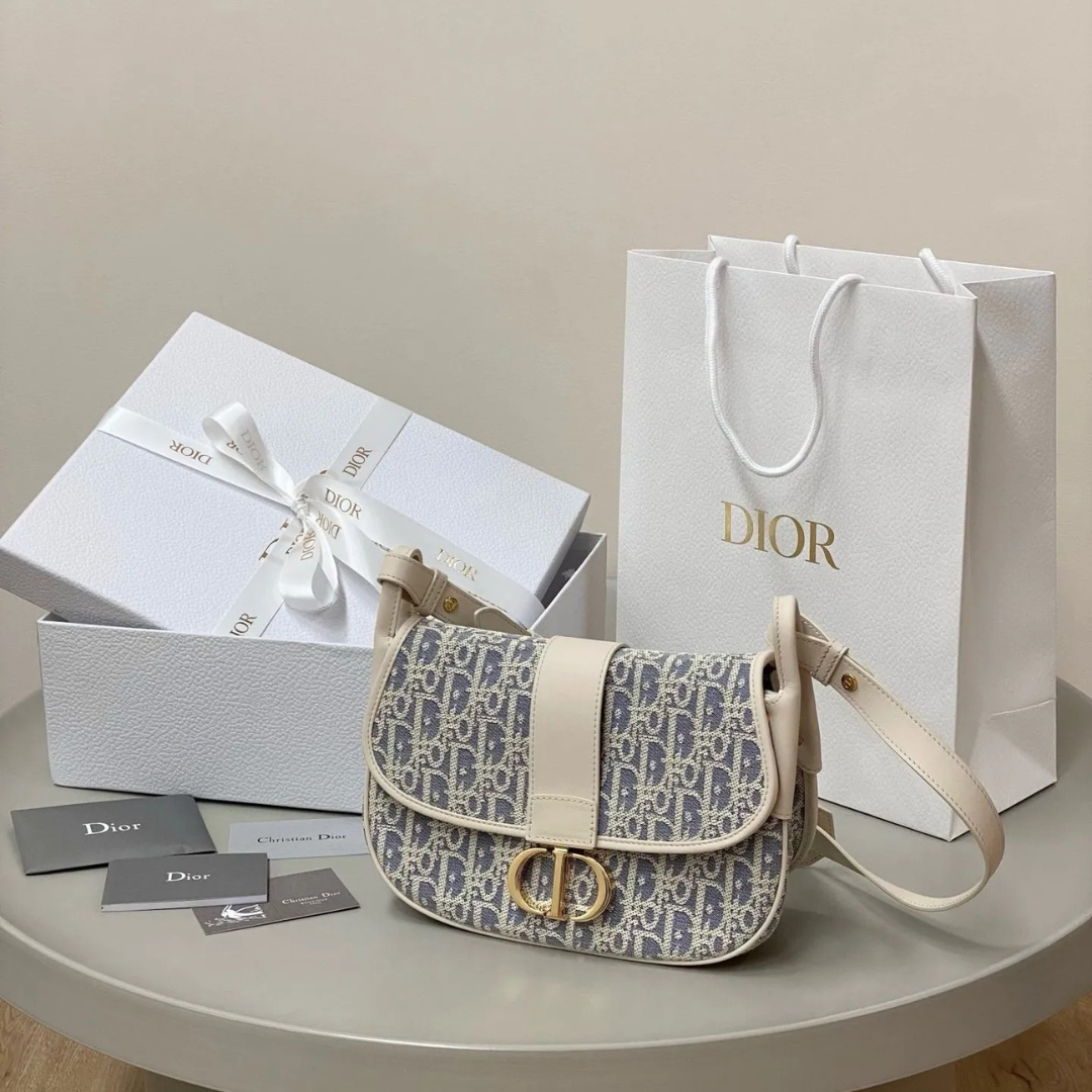 Crossbody-taske i jacquardlærred til kvinder med buet flap