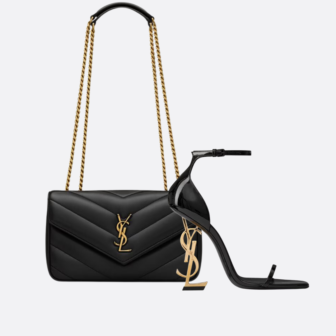 Sæt med quiltet crossbody-taske med kæde og sandaler til kvinder