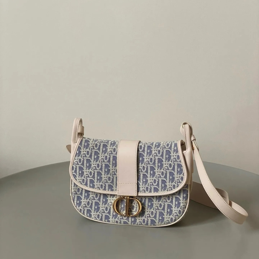 Crossbody-taske i jacquardlærred til kvinder med buet flap