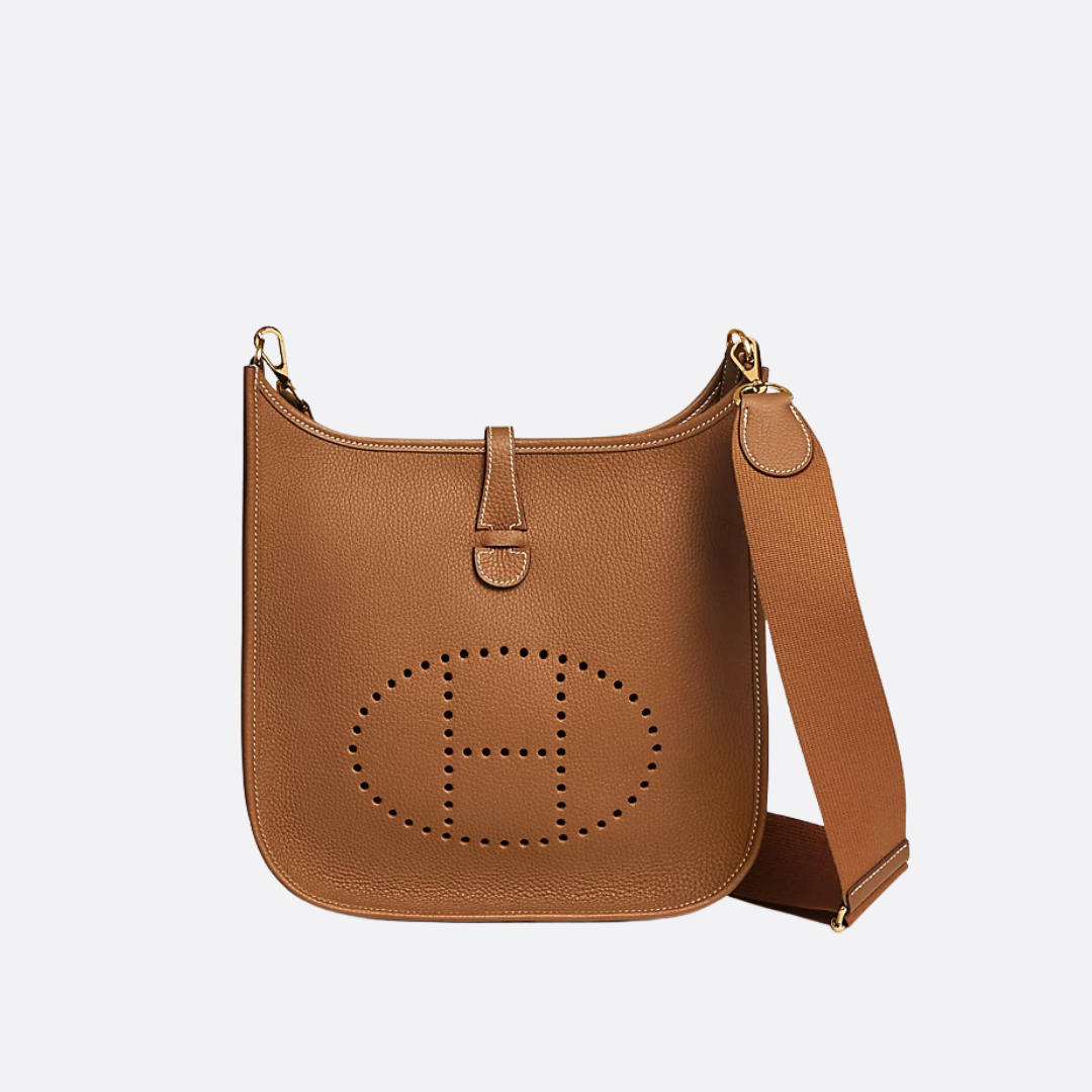Crossbody-sadeltaske til kvinder med flap og dekorative stikninger