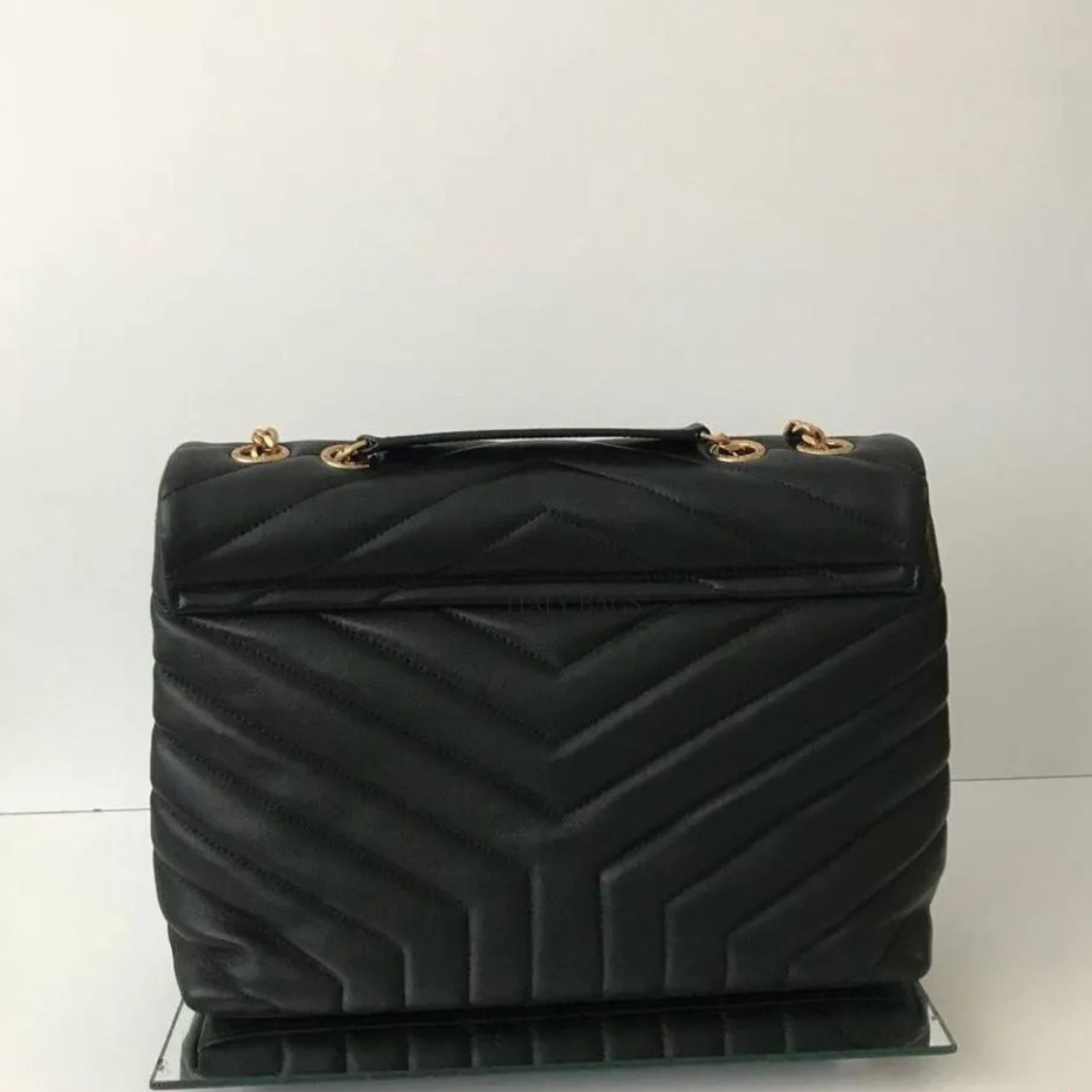 Sæt med quiltet crossbody-taske med kæde og sandaler til kvinder