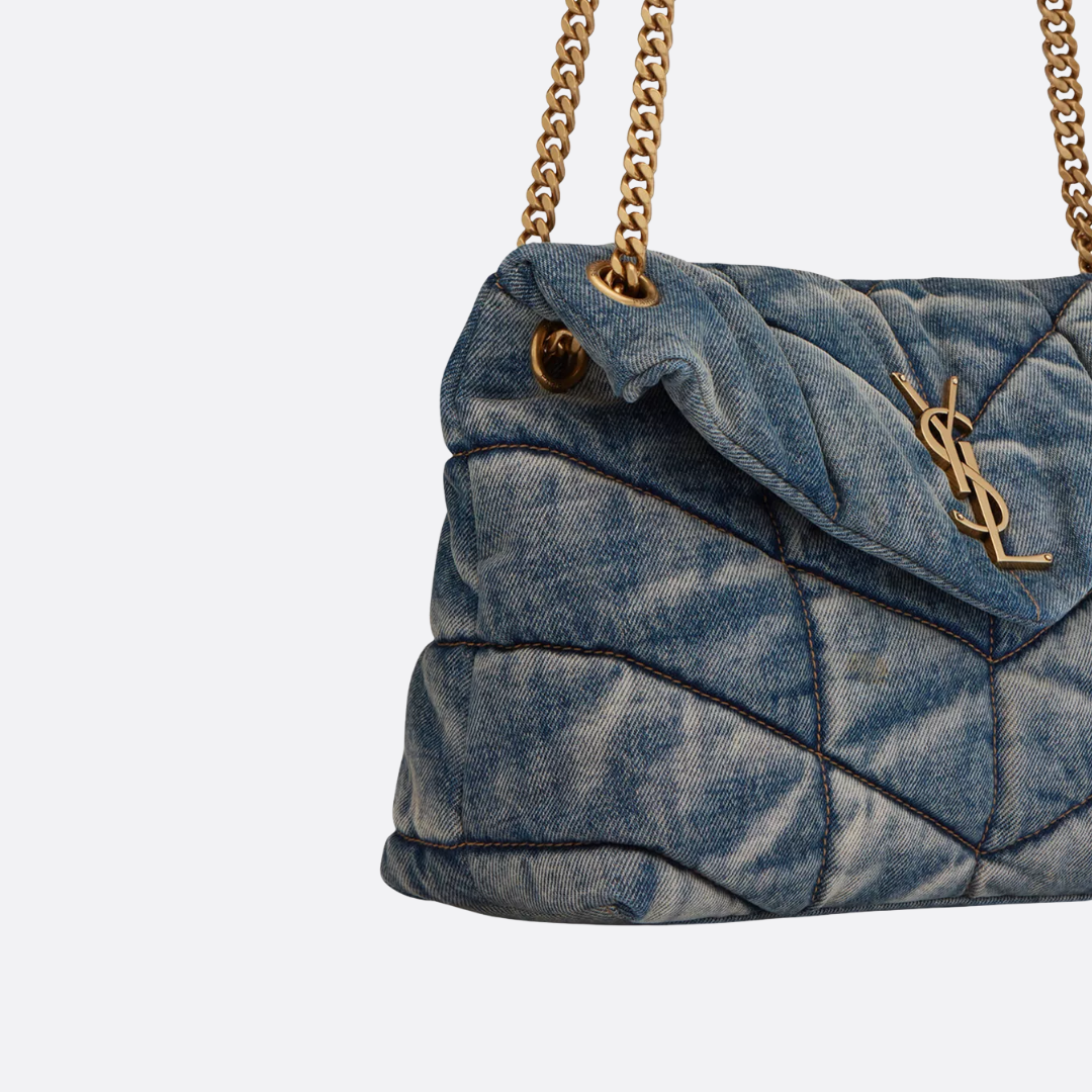 Quiltet puffer-crossbody-taske i denim til kvinder