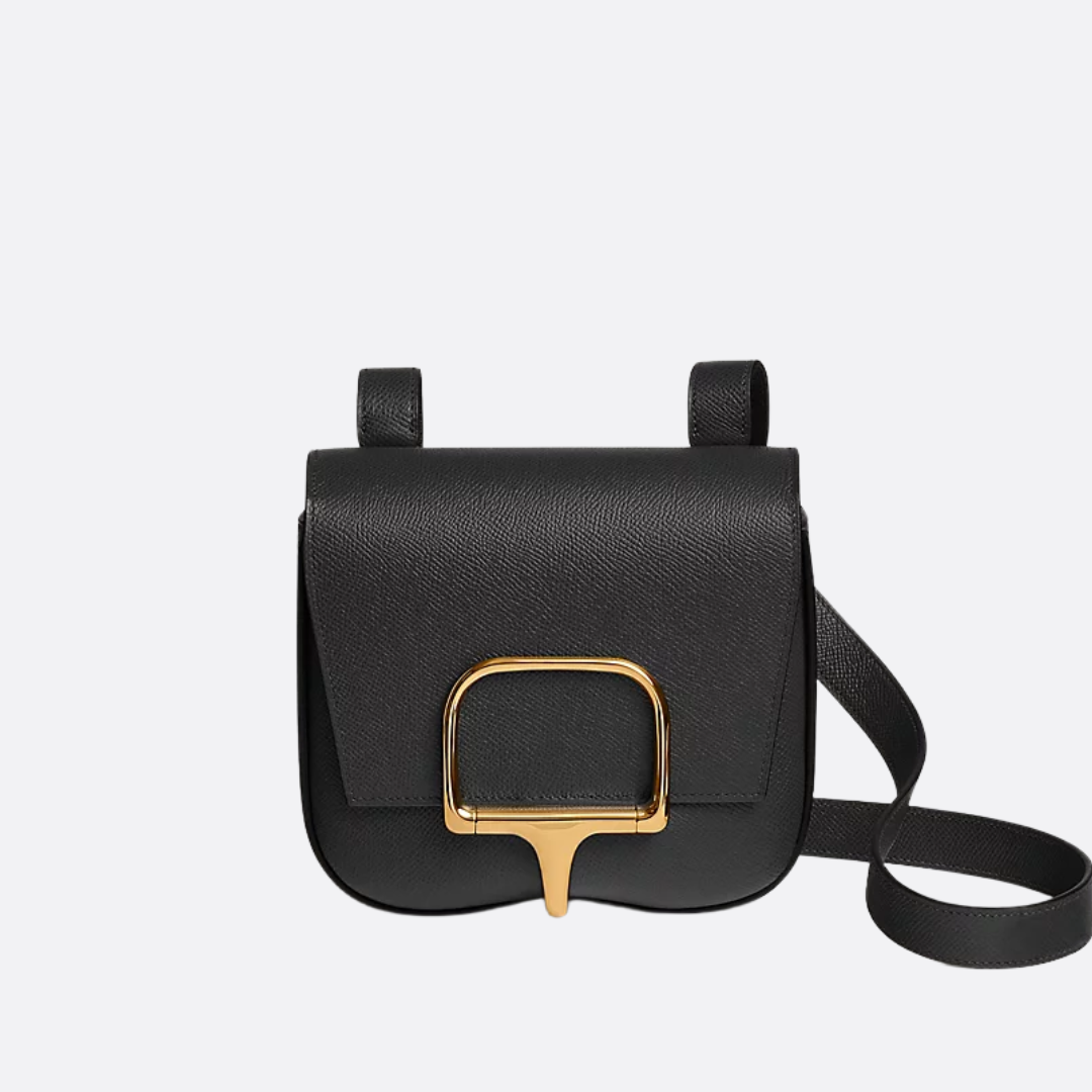 Mini crossbody-sadeltaske i glat læder til kvinder med flap og bæltespænde