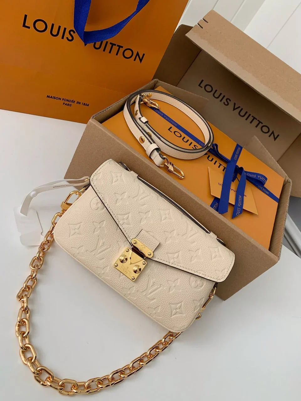 LV Pochette Métis East West