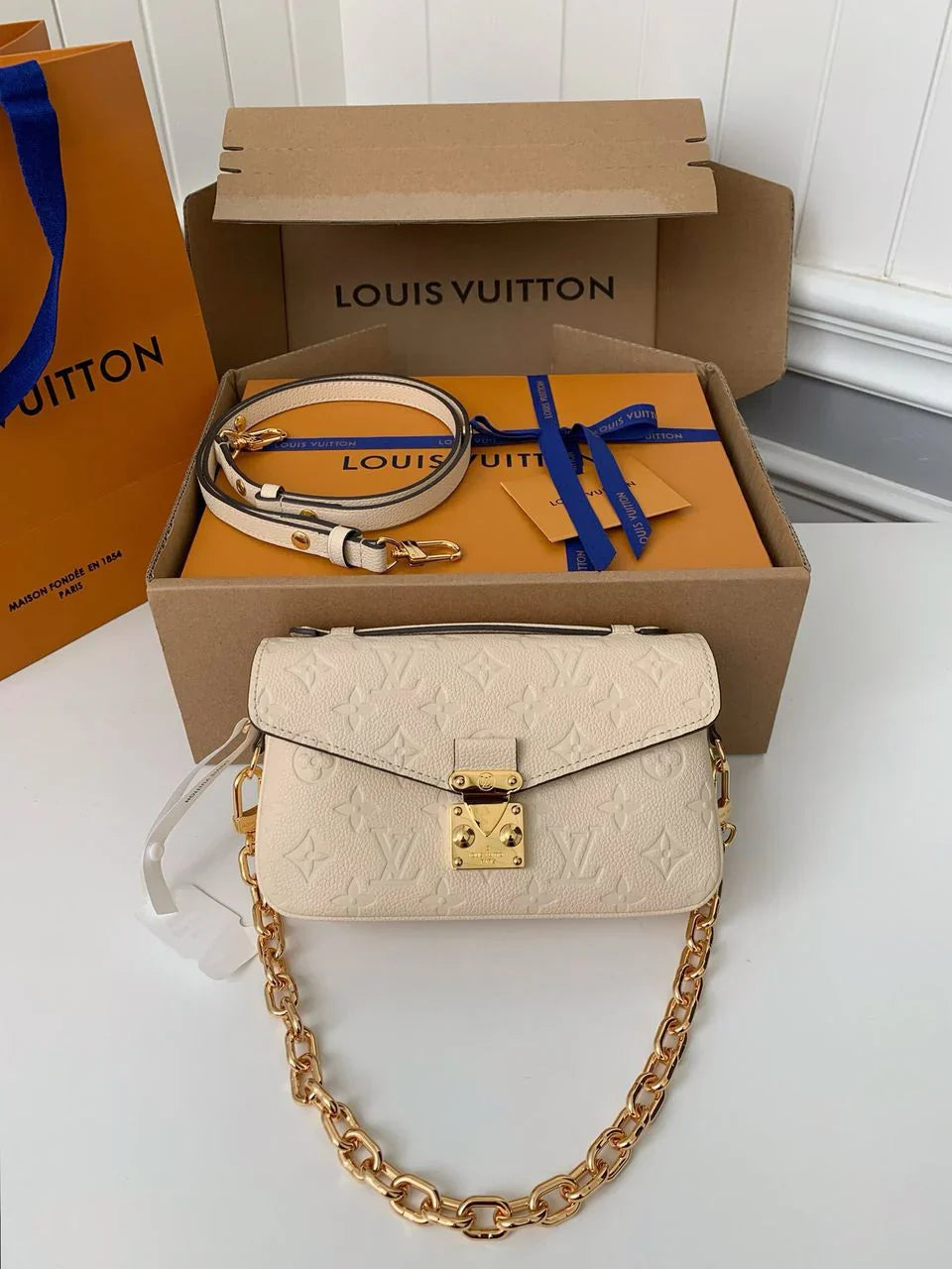 LV Pochette Métis East West