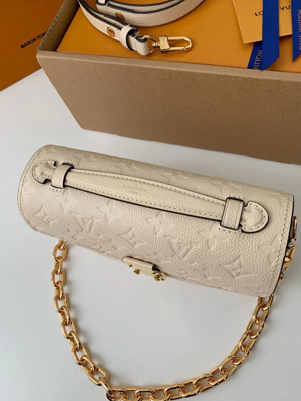 LV Pochette Métis East West
