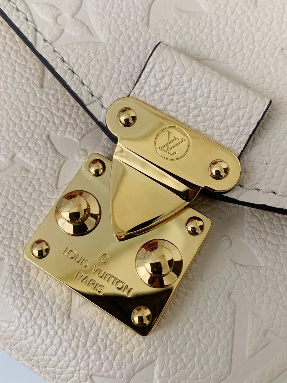 LV Pochette Métis East West