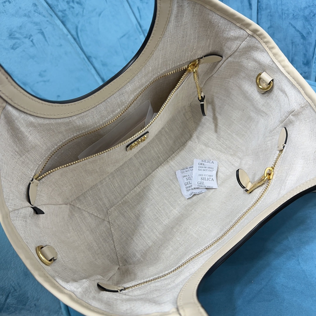 VALORA™ Classic Tote White