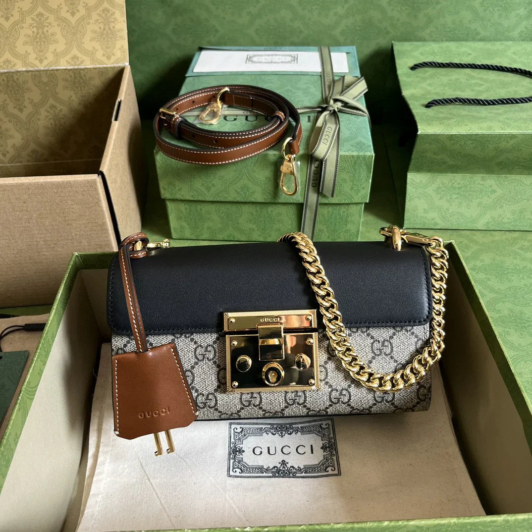 GC Padlock Medium Shoulder Bag