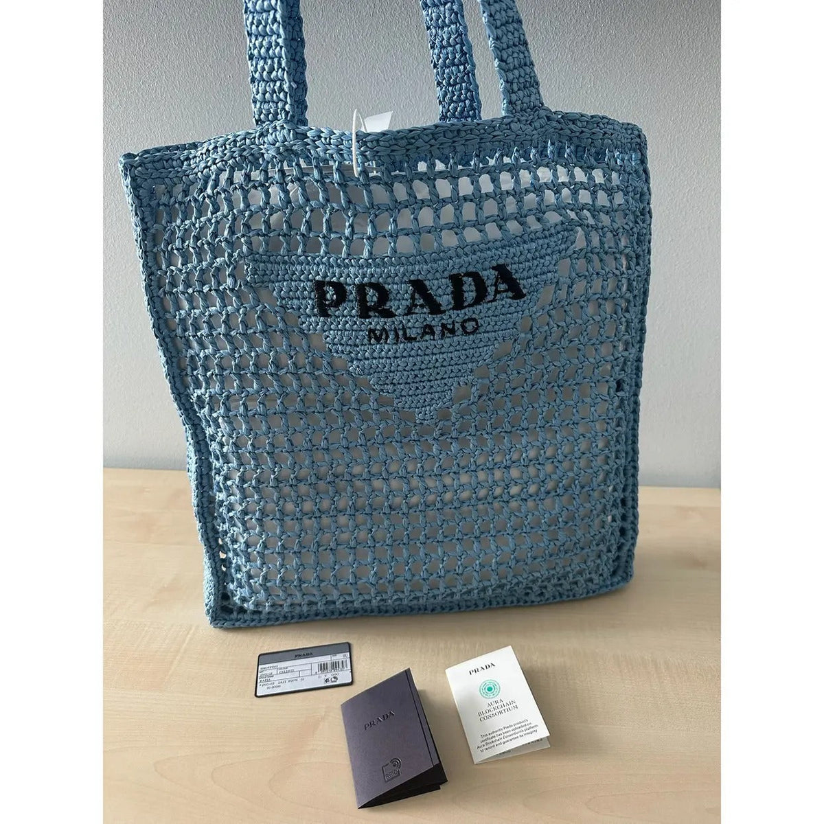 Blå vævet tote-taske til kvinder i raffia