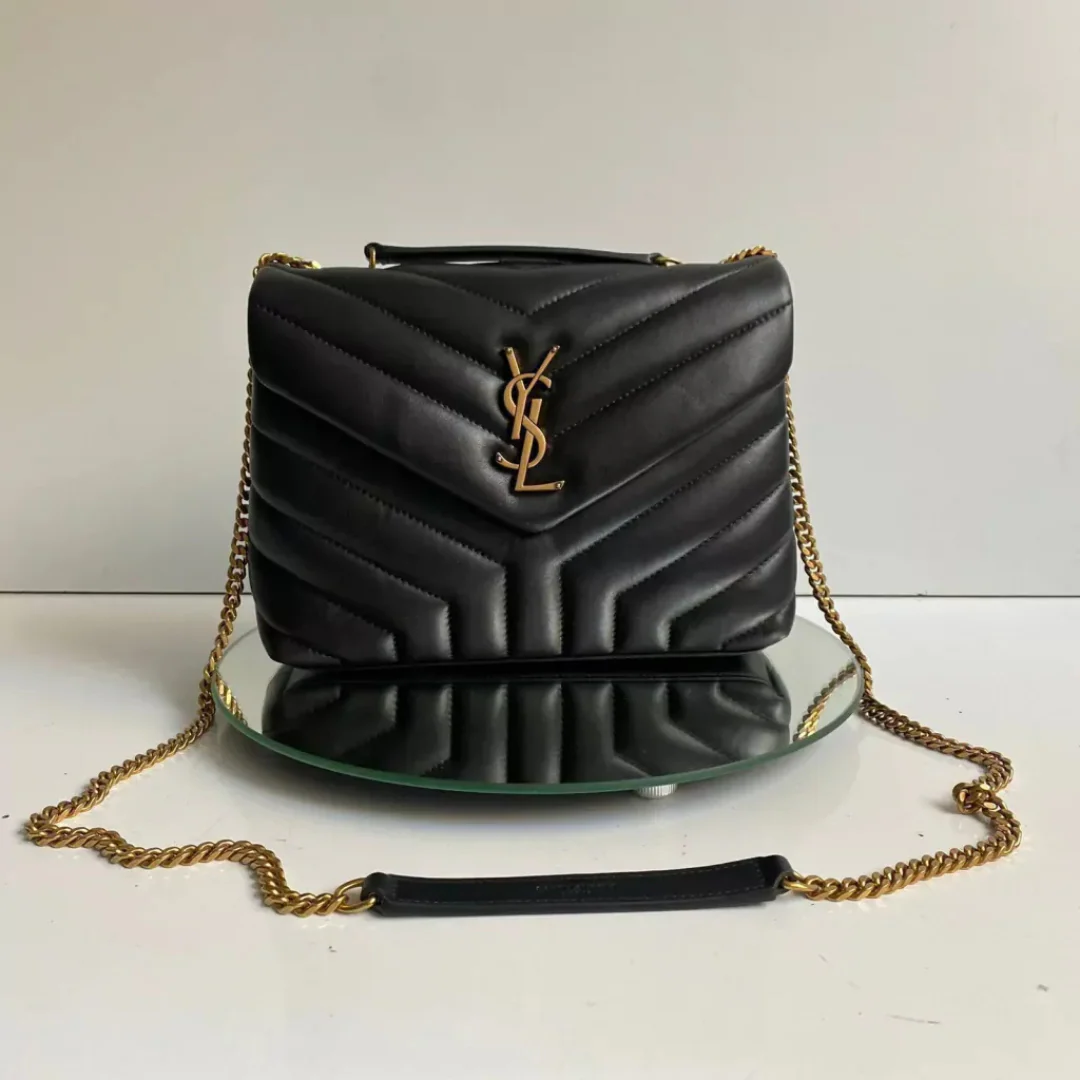Lille quiltet crossbody-taske i læder med kæde til kvinder