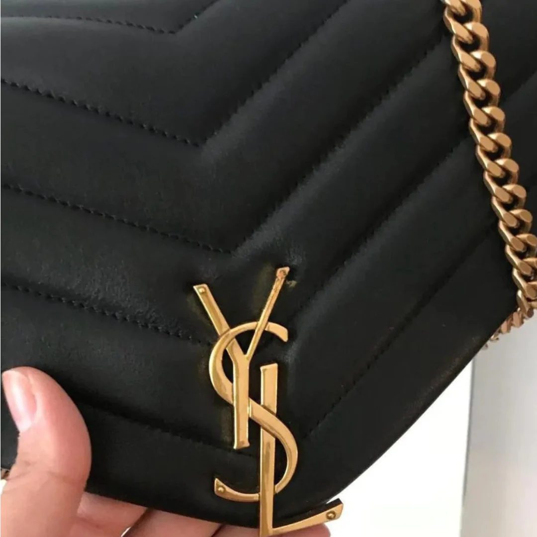 Lille quiltet crossbody-taske i læder med kæde til kvinder